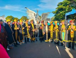 Pawai Pemkot  Baubau Pukau Penonton di Karnaval HUT Sultra ke-62 tahun