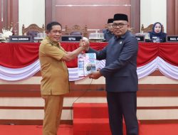 Wagub Hugua Serahkan KUA-PPAS APBD 2027 